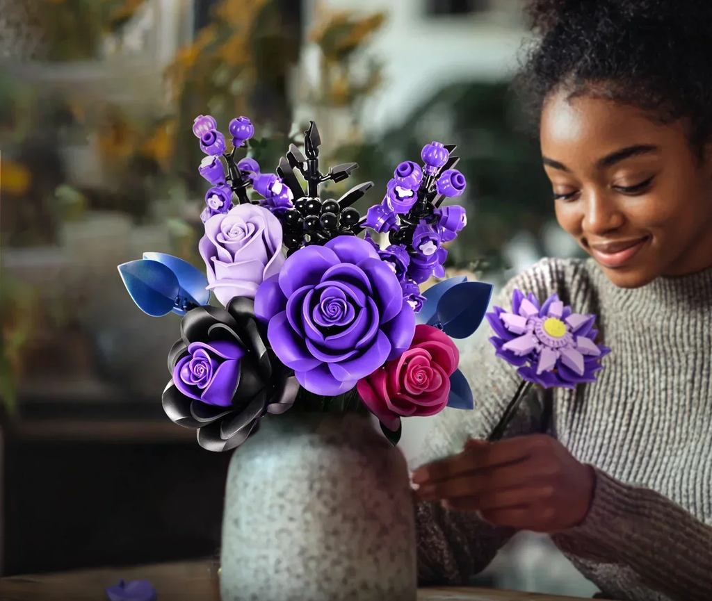 ROMANTIC BOUQUET OF PURPLE ROSES | 736 pieces