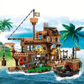 PIRATE ISLAND WITH A BOAT | 675 pieces
