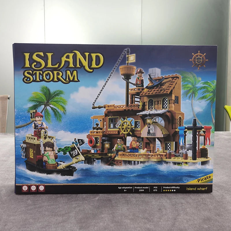 PIRATE ISLAND WITH A BOAT | 675 pieces
