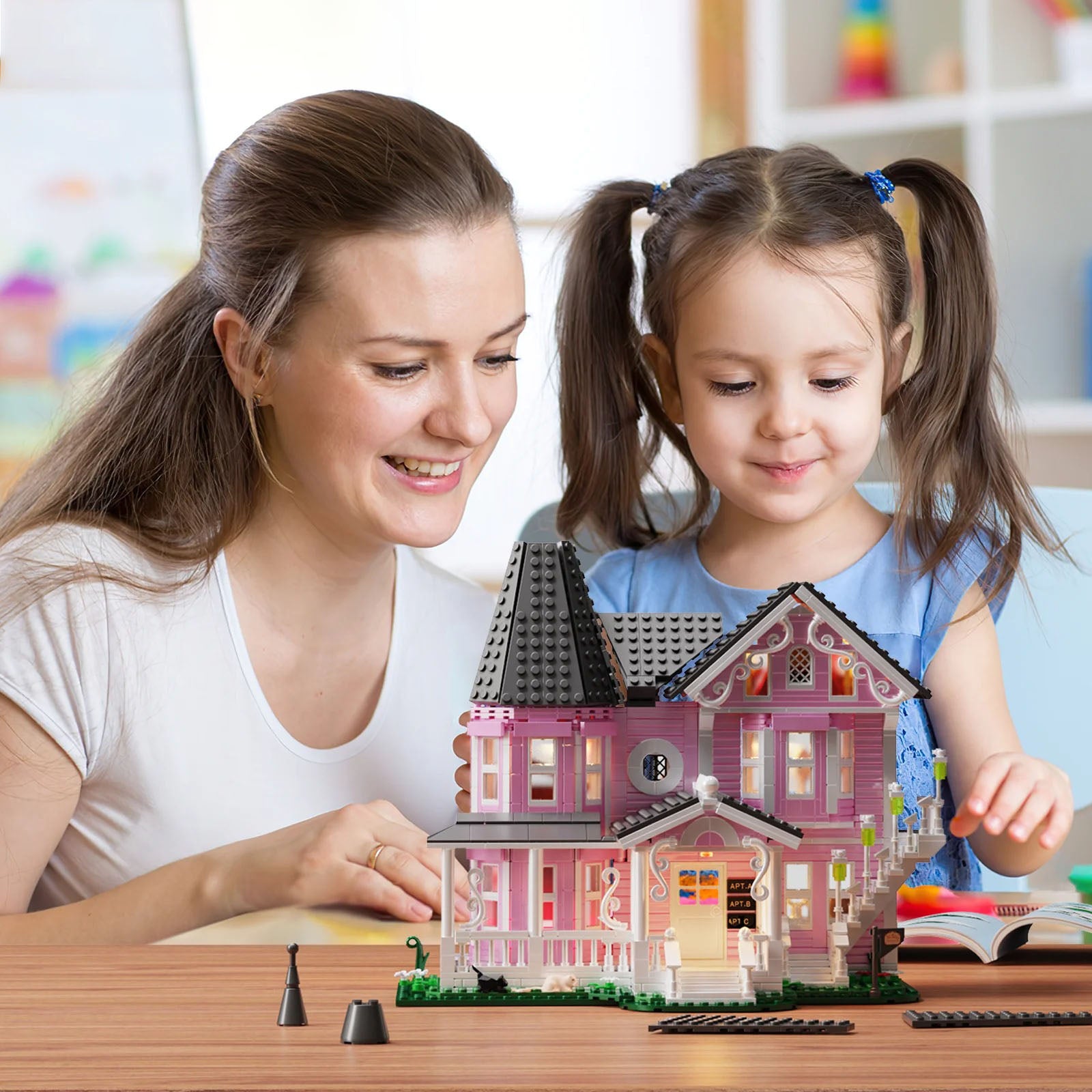 SPOOKY PINK HOUSE | 1349 pieces